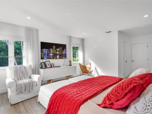 Дом в аренду по адресу 290 E Shore Dr E - фото 5846073