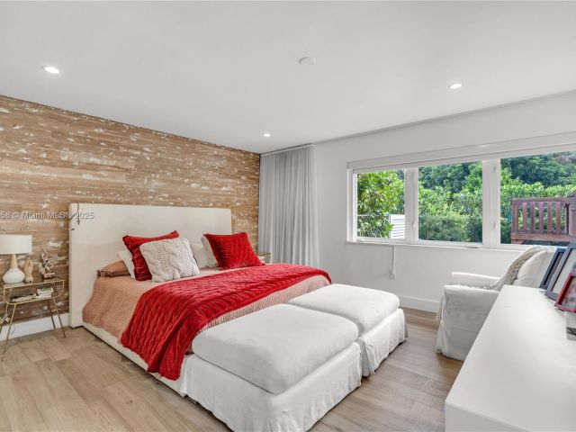 Дом в аренду по адресу 290 E Shore Dr E - фото 5846074