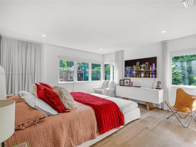 Дом в аренду по адресу 290 E Shore Dr E - фото 5846075