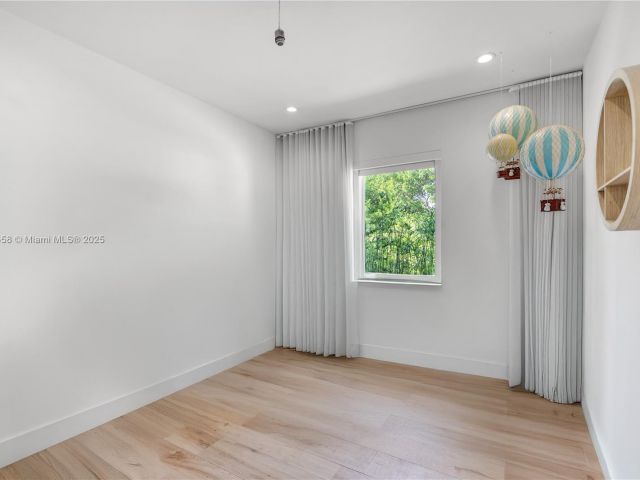 Дом в аренду по адресу 290 E Shore Dr E - фото 5846076