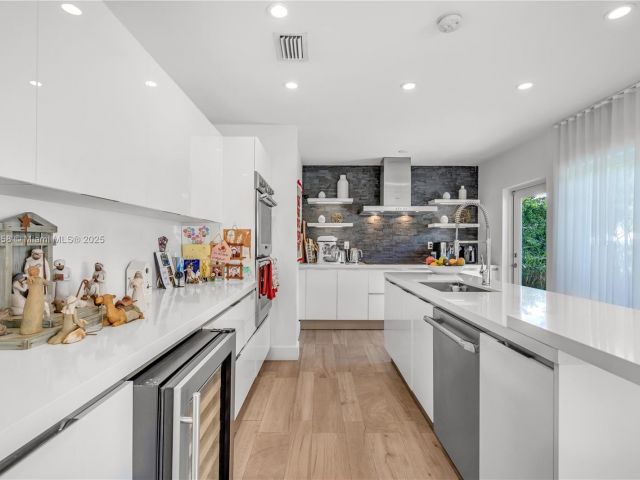 Дом в аренду по адресу 290 E Shore Dr E - фото 5846078