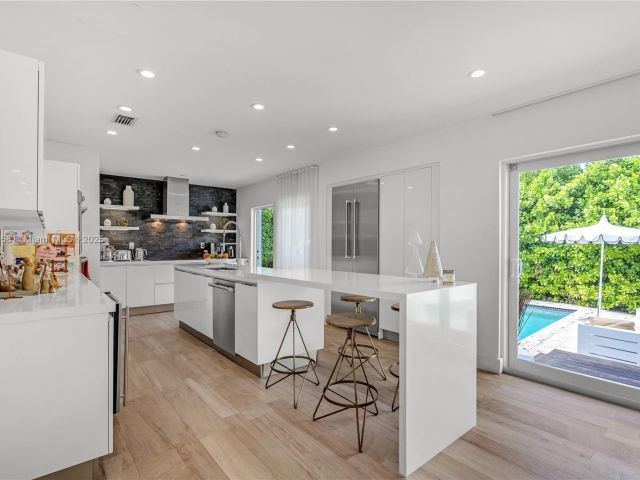 Дом в аренду по адресу 290 E Shore Dr E - фото 5846079