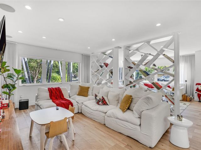 Дом в аренду по адресу 290 E Shore Dr E - фото 5846083