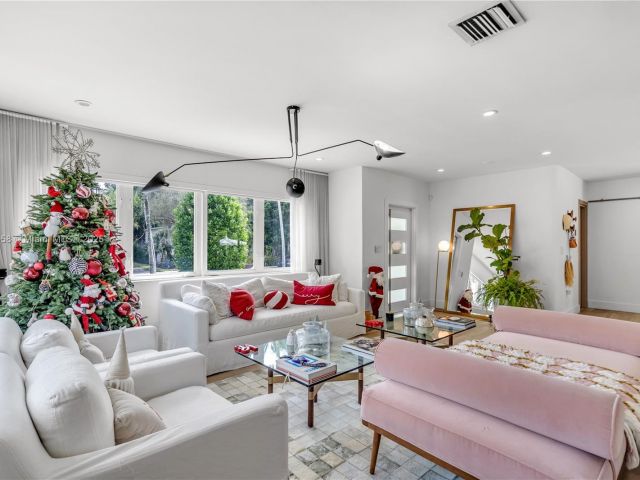 Дом в аренду по адресу 290 E Shore Dr E - фото 5846085