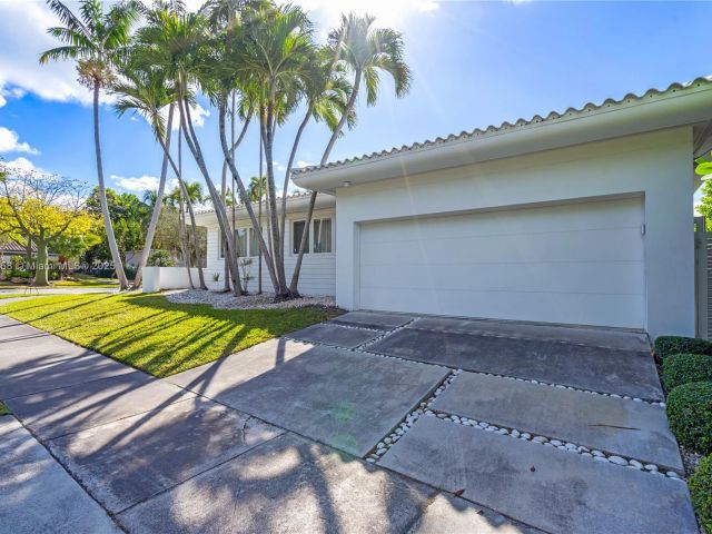 Дом в аренду по адресу 290 E Shore Dr E - фото 5846086