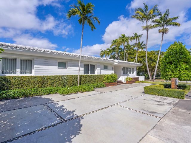 Дом в аренду по адресу 290 E Shore Dr E - фото 5846088