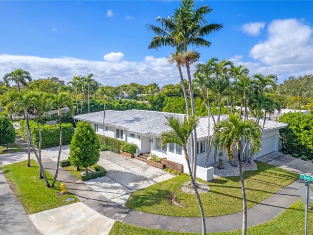 Дом в аренду по адресу 290 E Shore Dr E - фото 5846089