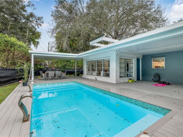 Продажа дома по адресу 5712 Monroe St - фото 6169974