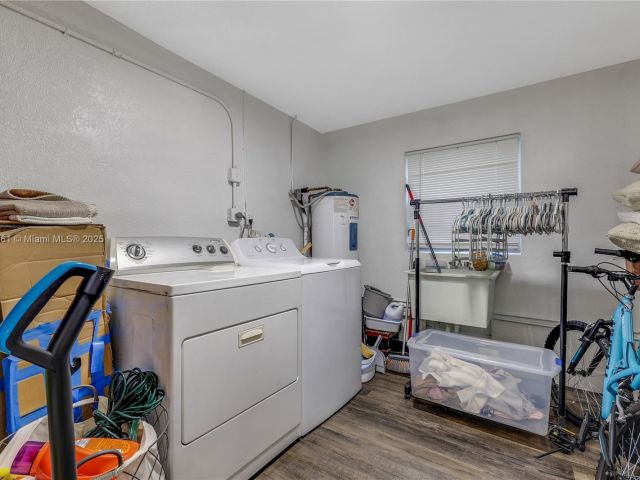 Продажа дома по адресу 5712 Monroe St - фото 6169976