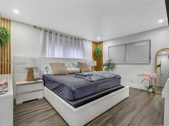 Продажа дома по адресу 5712 Monroe St - фото 6169982