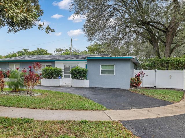 Продажа дома по адресу 5712 Monroe St - фото 6169993