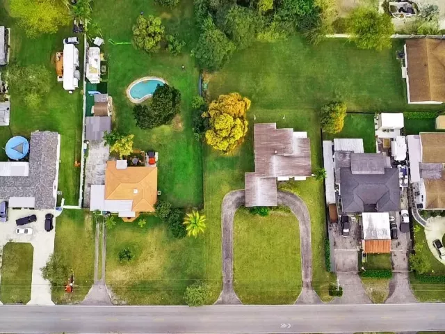 Продажа дома по адресу 13945 N Miami Avenue - фото 8859571