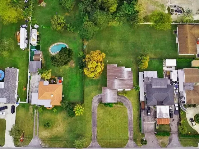 Продажа дома по адресу 13945 N Miami Avenue - фото 8859572