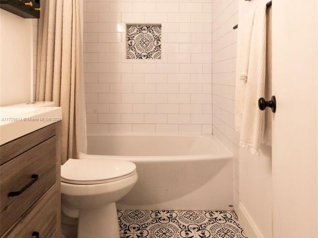 Продажа дома по адресу 6575 SW 27th St - фото 5886658