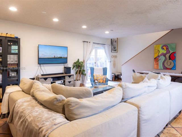 Продажа дома по адресу 6575 SW 27th St - фото 5886660