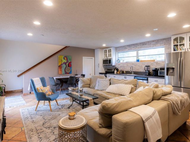 Продажа дома по адресу 6575 SW 27th St - фото 5886661