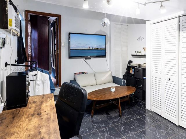 Продажа дома по адресу 6575 SW 27th St - фото 5886662