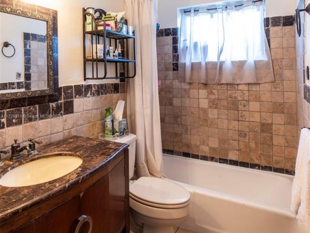 Продажа дома по адресу 6575 SW 27th St - фото 5886664