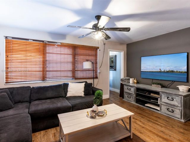 Продажа дома по адресу 6575 SW 27th St - фото 5886670