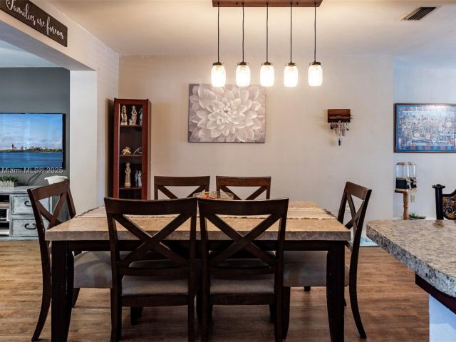 Продажа дома по адресу 6575 SW 27th St - фото 5886671