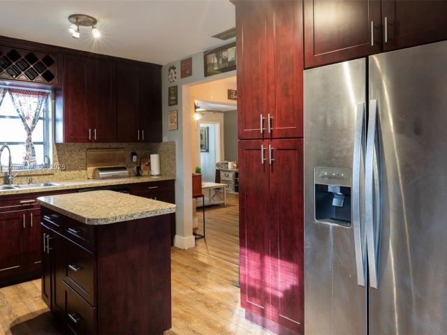 Продажа дома по адресу 6575 SW 27th St - фото 5886673