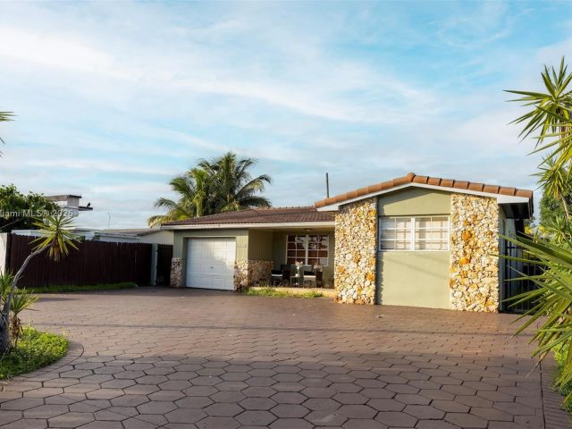 Продажа дома по адресу 6575 SW 27th St - фото 5886677