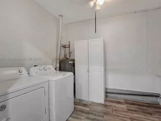 Продажа дома по адресу 18600 NE 7th Ct - фото 9069111