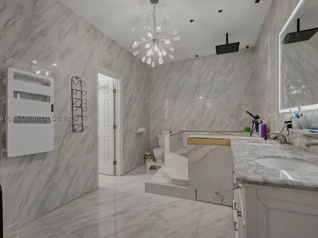 Продажа дома по адресу 18600 NE 7th Ct - фото 9069114