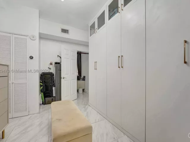 Продажа дома по адресу 18600 NE 7th Ct - фото 9069118