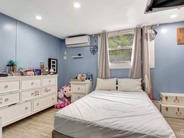 Продажа дома по адресу 18600 NE 7th Ct - фото 9069123