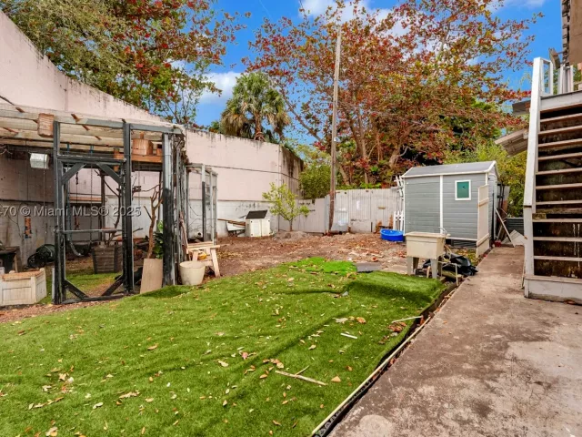 Продажа дома по адресу 18600 NE 7th Ct - фото 9069138