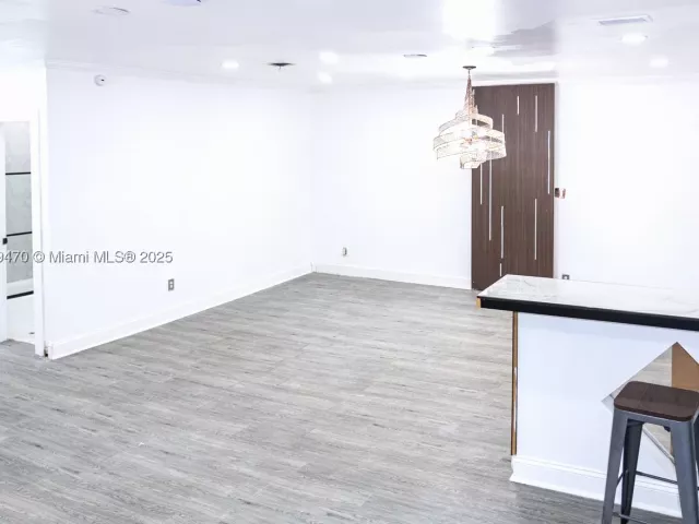 Продажа дома по адресу 18600 NE 7th Ct - фото 9069141