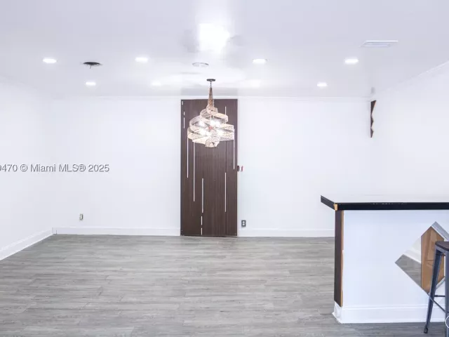 Продажа дома по адресу 18600 NE 7th Ct - фото 9069144