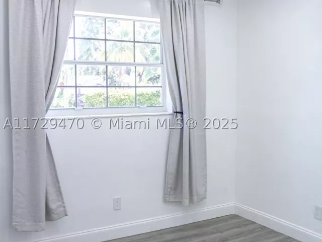 Продажа дома по адресу 18600 NE 7th Ct - фото 9069147