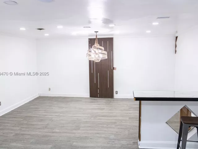 Продажа дома по адресу 18600 NE 7th Ct - фото 9069150