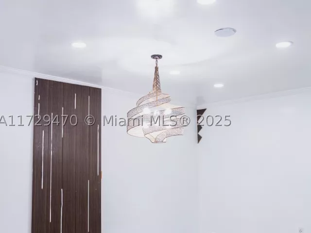 Продажа дома по адресу 18600 NE 7th Ct - фото 9069151