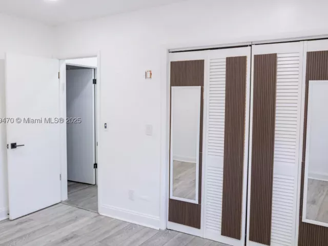 Продажа дома по адресу 18600 NE 7th Ct - фото 9069157