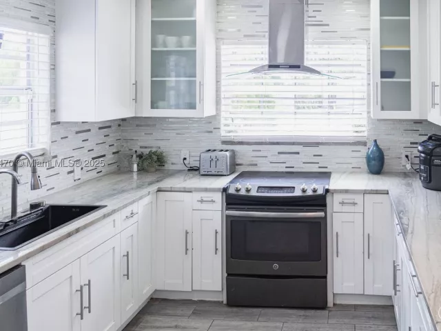 Продажа дома по адресу 18600 NE 7th Ct - фото 9069160