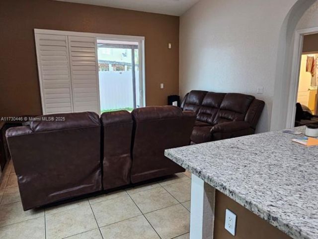 Продажа дома по адресу 4120 NE 22 ND CT - фото 5945261