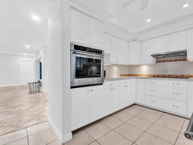 Продажа дома по адресу 5921 NE 15th Ave - фото 5762229