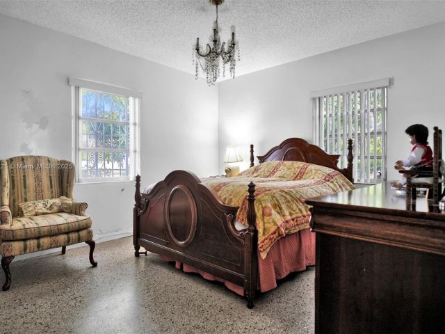 Продажа дома по адресу 2100 NE 185th St - фото 5856449