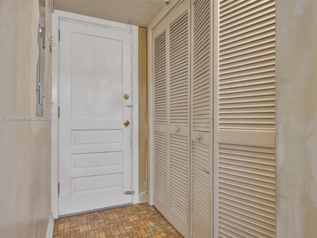 Продажа дома по адресу 2100 NE 185th St - фото 5856450