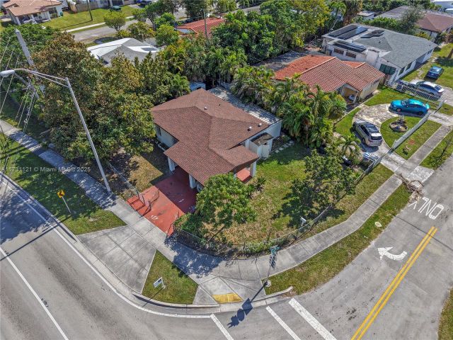 Продажа дома по адресу 2100 NE 185th St - фото 5856457