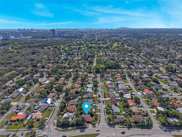 Продажа дома по адресу 2100 NE 185th St - фото 5856459