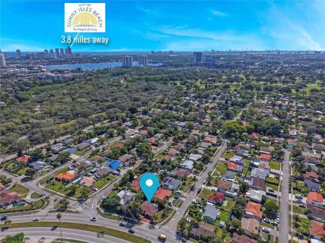 Продажа дома по адресу 2100 NE 185th St - фото 5856460