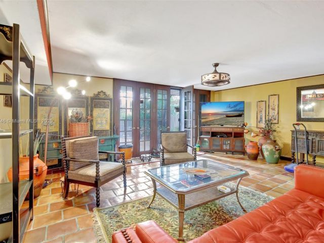 Продажа дома по адресу 20606 NE 7th Ct 20606 - фото 5555387