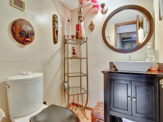 Продажа дома по адресу 20606 NE 7th Ct 20606 - фото 5555390