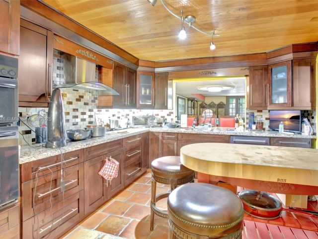 Продажа дома по адресу 20606 NE 7th Ct 20606 - фото 5555394