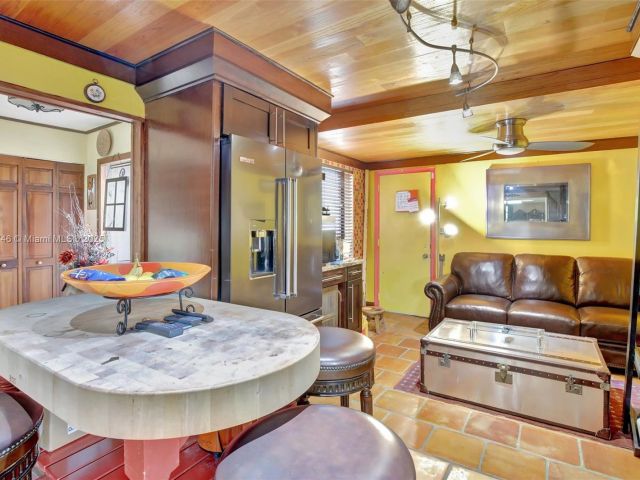 Продажа дома по адресу 20606 NE 7th Ct 20606 - фото 5555395