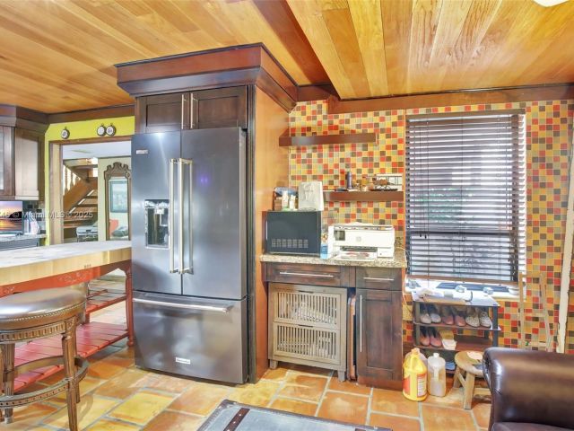 Продажа дома по адресу 20606 NE 7th Ct 20606 - фото 5555396